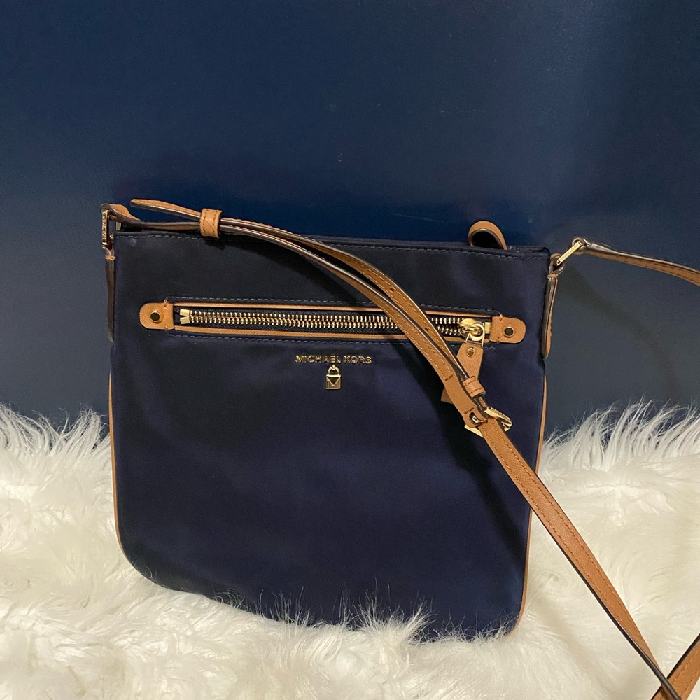 Beautiful small MK crossbag.